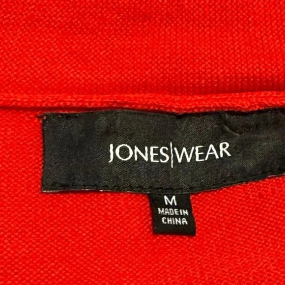 Jones Wear Women’s Medium Red Ruffled Button Front Cardigan - Picture 4 of 7